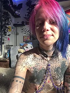 trashbrat online show from April 14, 11:00 pm