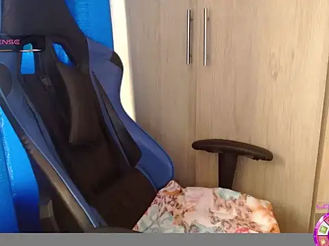 Danielagomez33 online show from February 24, 8:51 pm