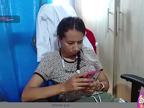 Danielagomez33 online show from February 25, 1:21 pm