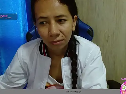 Danielagomez33 online show from March 21, 12:43 pm