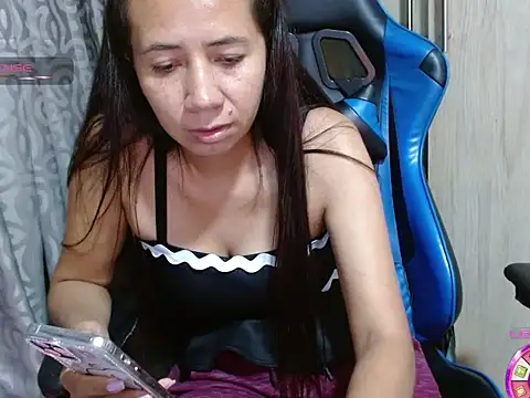 Danielagomez33 online show from May 27, 12:29 am