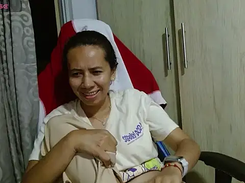 Danielagomez33 online show from July 6, 2:19 am