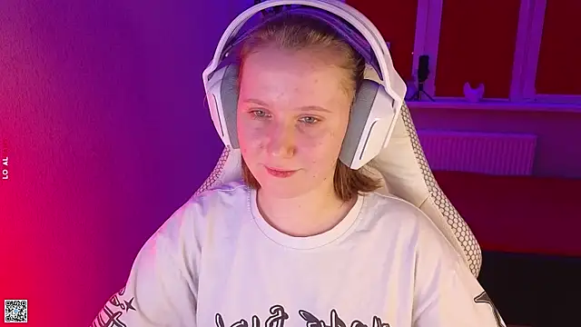 mon lola online show from October 22, 4:40 pm