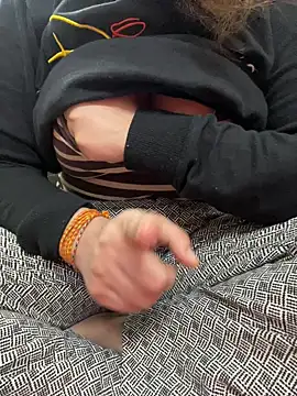 Red-Magic-25 online show from December 21, 5:58 am