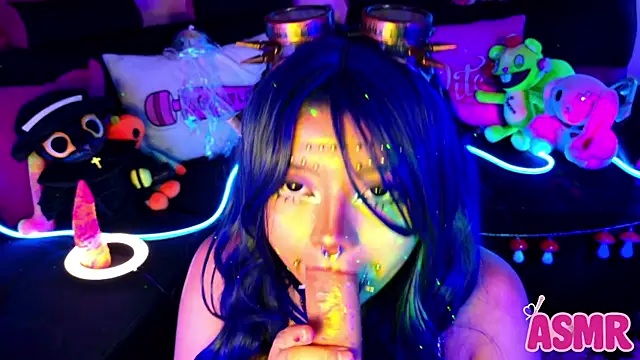 LaytonBox online show from October 25, 2:24 pm