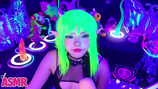 LaytonBox online show from February 5, 1:05 pm