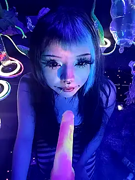 LaytonBox online show from February 17, 6:36 pm