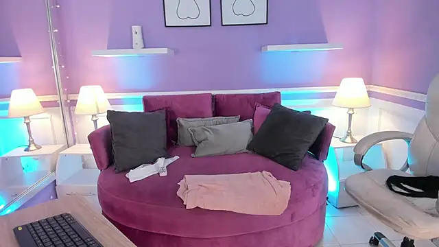 Emma Walkerr  online show from February 6, 10:00 pm