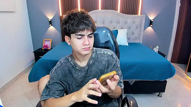 Tommy18   online show from January 17, 3:33 am