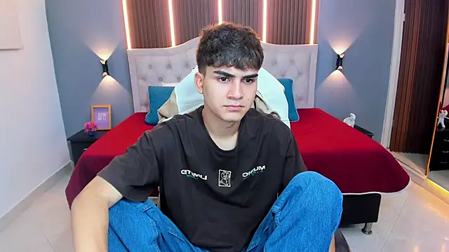 Tommy18   online show from February 13, 3:35 am