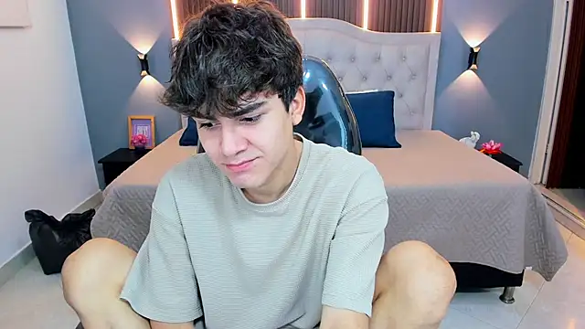 Tommy18   online show from April 7, 3:29 am