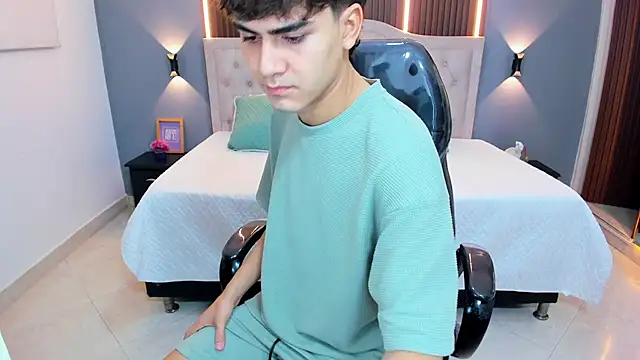 Tommy18   online show from April 17, 3:31 am