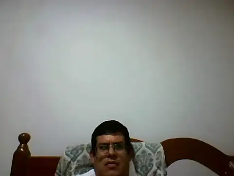 Snapshot of AgneloFly chatting on February 22, 1:22 am AgneloFly online show from February 22, 1:22 am