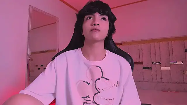 AllanYong18 online show from March 14, 12:40 pm