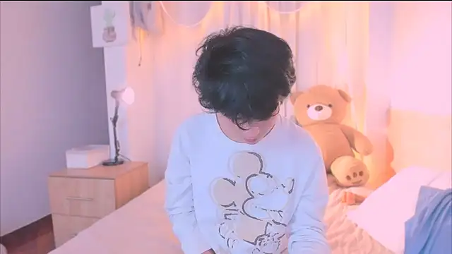 AllanYong18 online show from December 14, 10:53 am