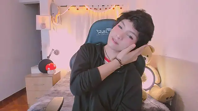 AllanYong18 online show from April 8, 4:23 am