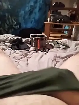 Snapshot of ludov17 chatting on February 12, 11:44 pm ludov17 online show from February 12, 11:44 pm