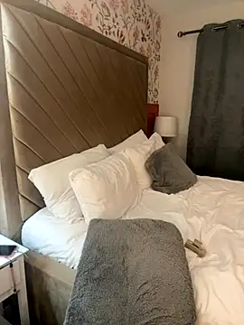 Snapshot of lucyRose_xoxox chatting on October 1, 5:41 pm lucyRose xoxox online show from October 1, 5:41 pm