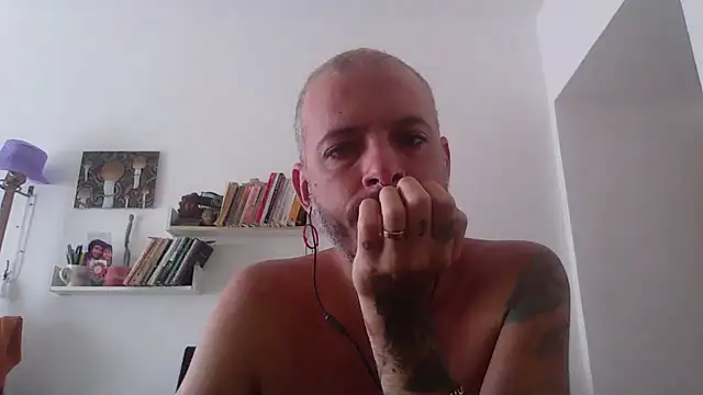 Snapshot of xtrppyx chatting on October 20, 11:32 am xtrppyx online show from October 20, 11:32 am