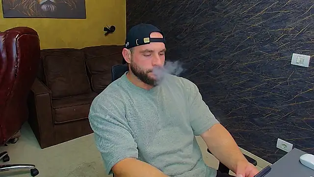 AdamJamesonn online show from June 22, 4:53 am