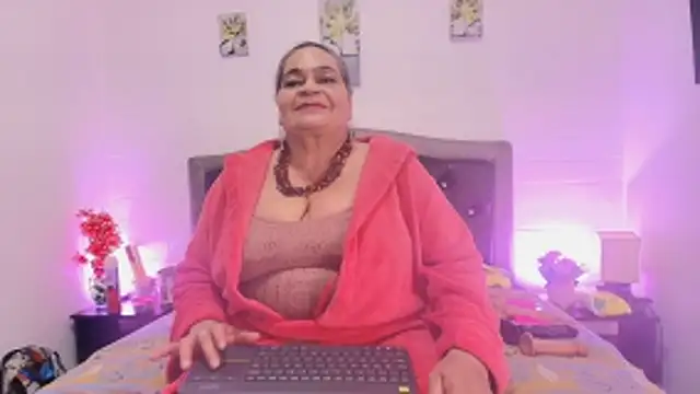 Snapshot of VickyBoobss chatting on April 21, 8:55 pm VickyBoobss online show from April 21, 8:55 pm