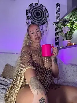 CheekyChels online show from February 15, 4:58 pm