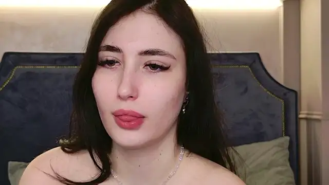 EmmaLawrens online show from March 6, 10:45 am