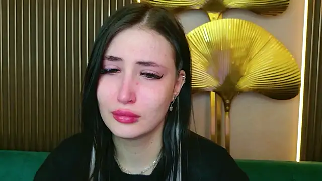 EmmaLawrens online show from April 17, 10:40 am