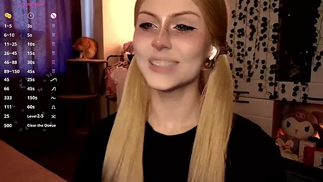 Snapshot of Emily__Mooree chatting on October 7, 7:16 am Emily  Mooree online show from October 7, 7:16 am