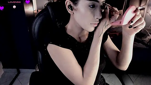 vaiolethsan   online show from February 18, 7:43 pm