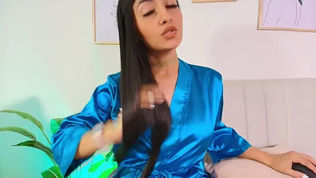Snapshot of trissha_xk1 chatting on February 18, 3:43 pm trissha xk1 online show from February 18, 3:43 pm