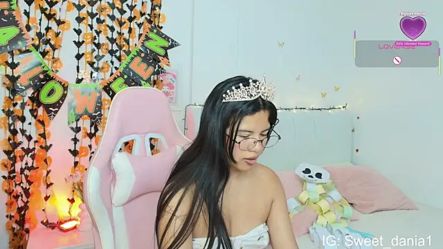 sweet dania  online show from October 24, 8:33 am