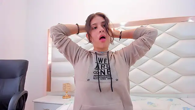 Snapshot of MiaQueen021 chatting on January 29, 3:15 pm MiaQueen021 online show from January 29, 3:15 pm