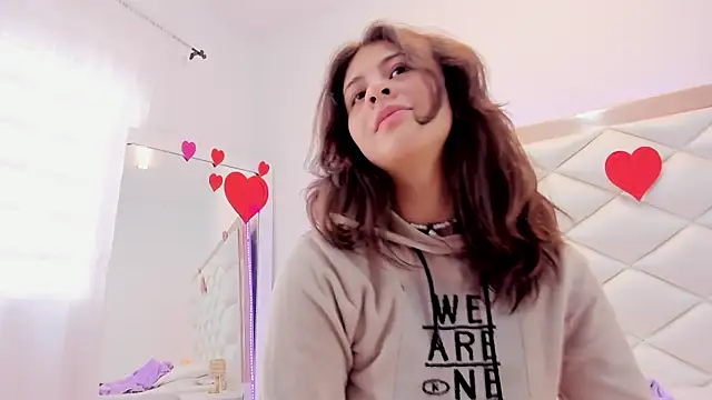 MiaQueen021 online show from February 14, 6:40 pm