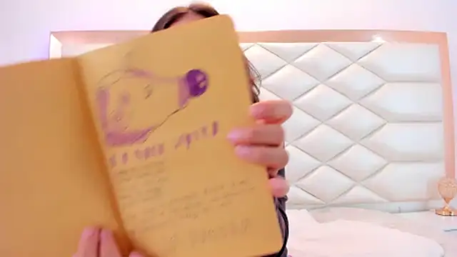 Snapshot of MiaQueen021 chatting on February 19, 6:54 pm MiaQueen021 online show from February 19, 6:54 pm