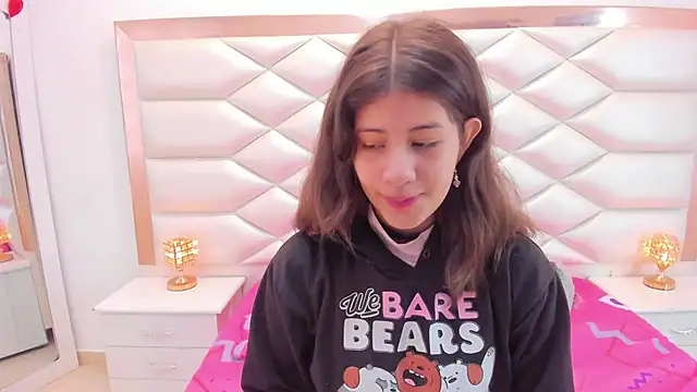 Snapshot of MiaQueen021 chatting on March 11, 12:28 pm MiaQueen021 online show from March 11, 12:28 pm