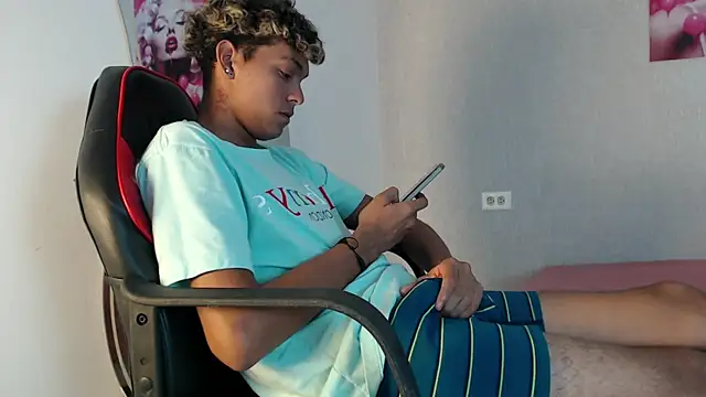 Snapshot of kyam_adams chatting on March 12, 7:49 pm kyam adams online show from March 12, 7:49 pm