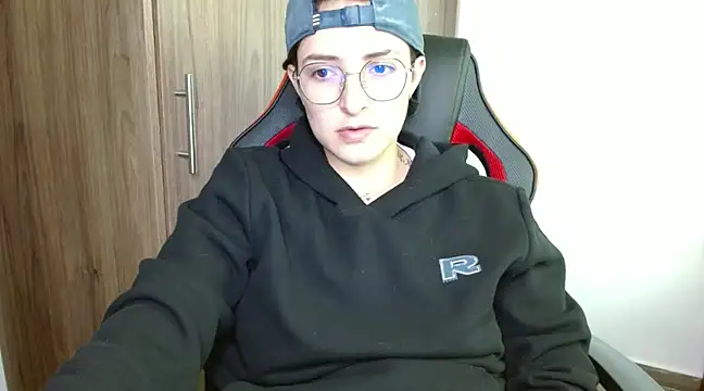 Snapshot of alex_parker07 chatting on January 30, 7:59 pm alex parker07 online show from January 30, 7:59 pm