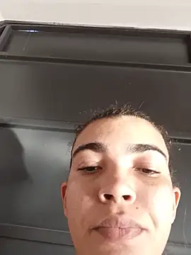 Snapshot of oliveira_k chatting on July 14, 8:47 pm oliveira k online show from July 14, 8:47 pm
