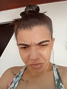 Snapshot of oliveira_k chatting on July 31, 1:43 pm oliveira k online show from July 31, 1:43 pm