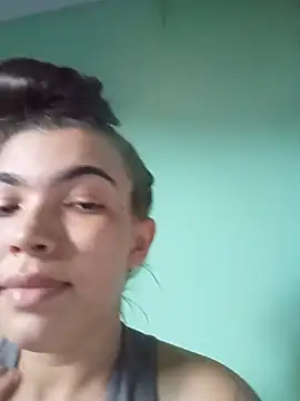 Snapshot of oliveira_k chatting on August 3, 7:50 pm oliveira k online show from August 3, 7:50 pm