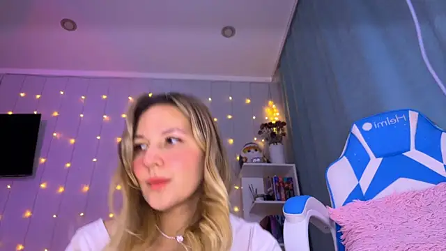 Snapshot of Mercedes_Robinson chatting on September 19, 4:29 pm Mercedes Robinson online show from September 19, 4:29 pm