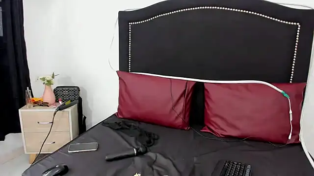 EmmySweett2 online show from March 12, 1:50 pm