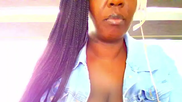 chocolatechipkukky85 online show from April 13, 8:03 pm