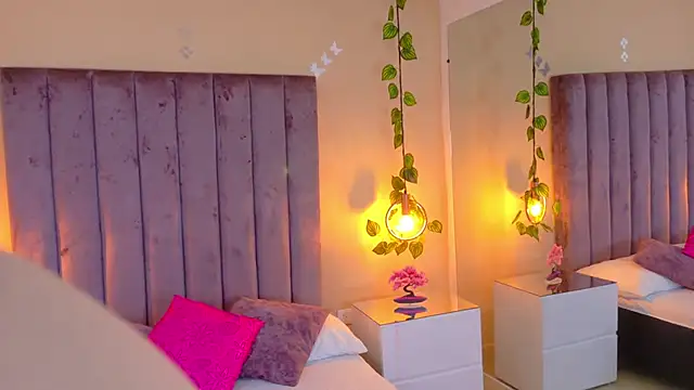 Dahlia Rousse online show from January 9, 7:00 am