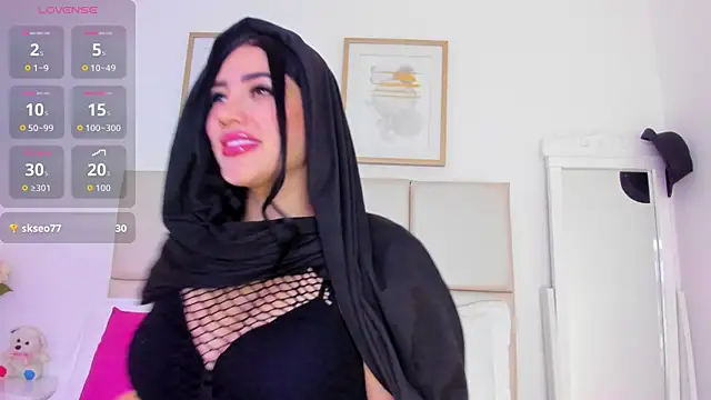 taylorsmiiith  online show from April 15, 7:21 pm