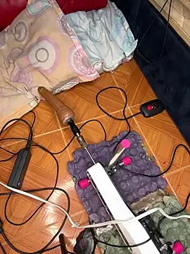 lunitasexy online show from April 13, 1:44 am