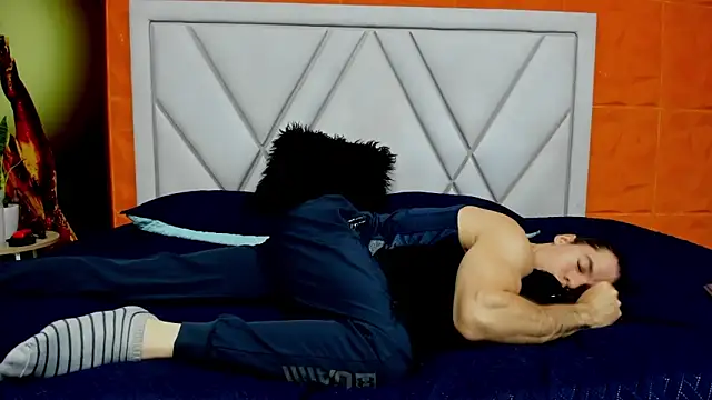 Snapshot of maxi_styles chatting on February 21, 11:33 am maxi styles online show from February 21, 11:33 am