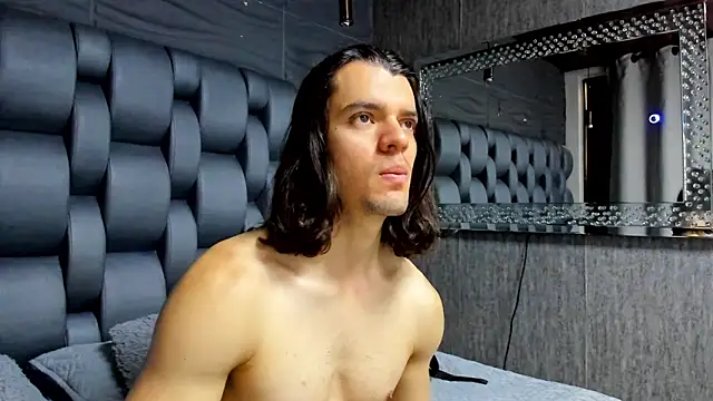 Snapshot of maxi_styles chatting on March 4, 11:38 am maxi styles online show from March 4, 11:38 am