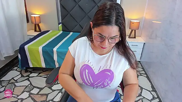 Snapshot of CamyMature chatting on February 12, 6:40 pm CamyMature online show from February 12, 6:40 pm